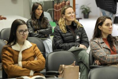 Curso em Laranjeiras do Sul capacita veterinários da região da Cantuquiriguaçu para fortalecimento das agroindústrias